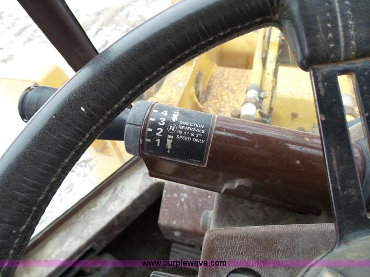 image for item J7372 Case 821 wheel loader