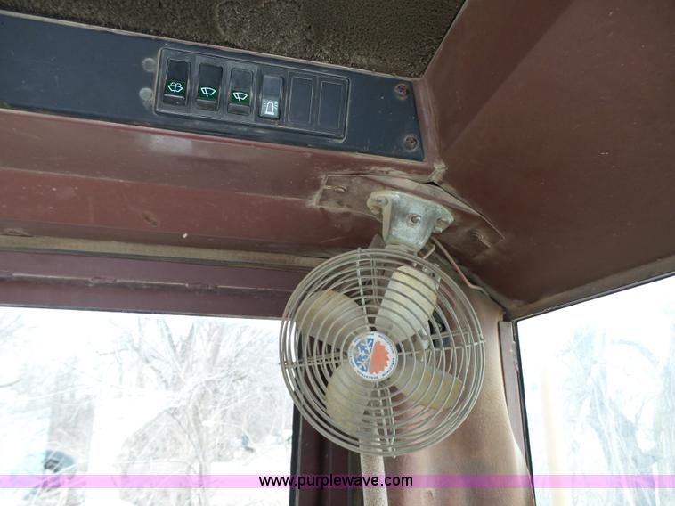 image for item J7372 Case 821 wheel loader