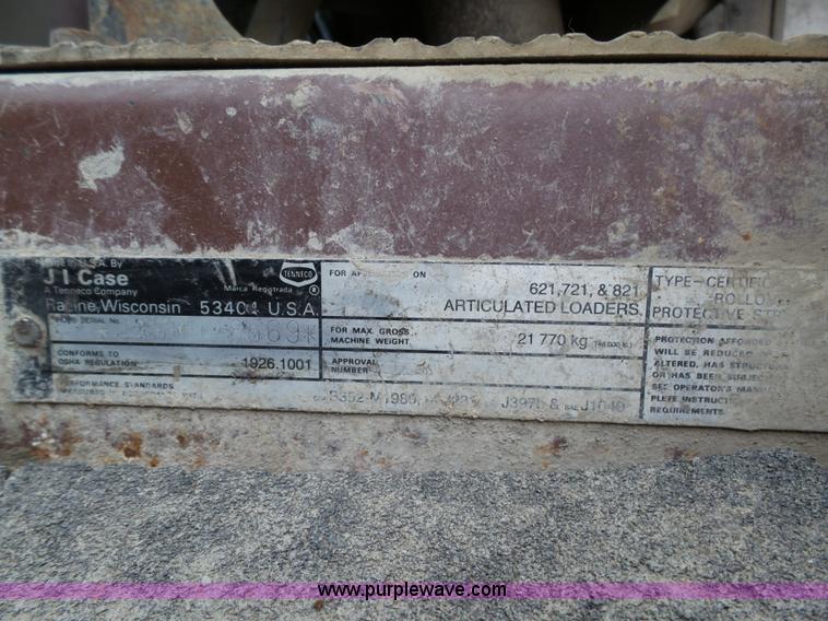 image for item J7372 Case 821 wheel loader