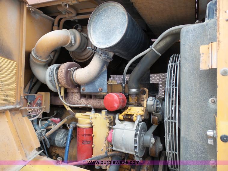 image for item J7372 Case 821 wheel loader