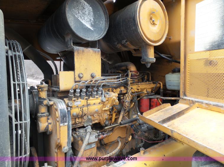 image for item J7372 Case 821 wheel loader