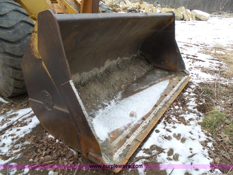 image for item J7372 Case 821 wheel loader