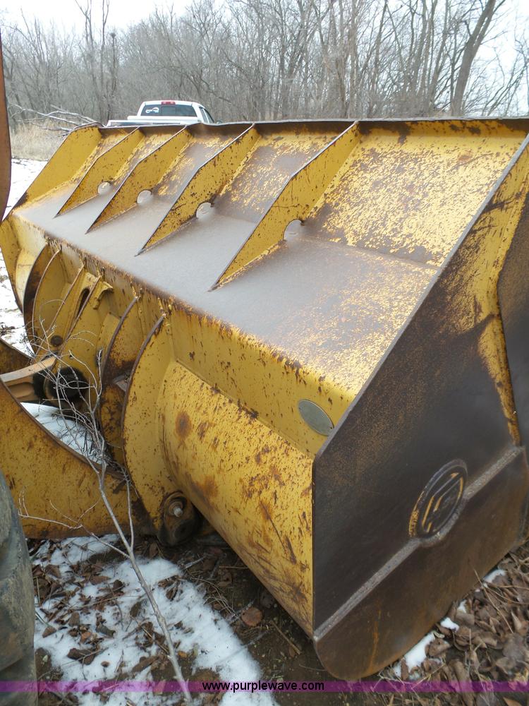 image for item J7372 Case 821 wheel loader
