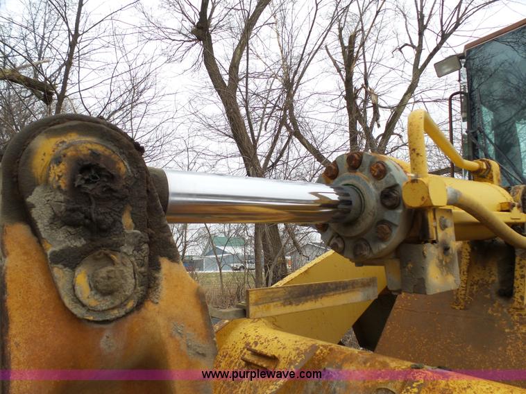 image for item J7372 Case 821 wheel loader