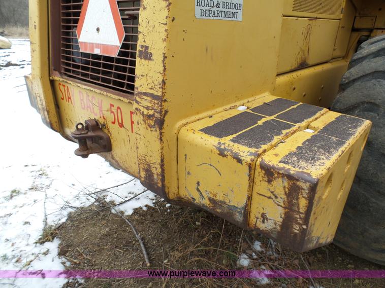 image for item J7372 Case 821 wheel loader