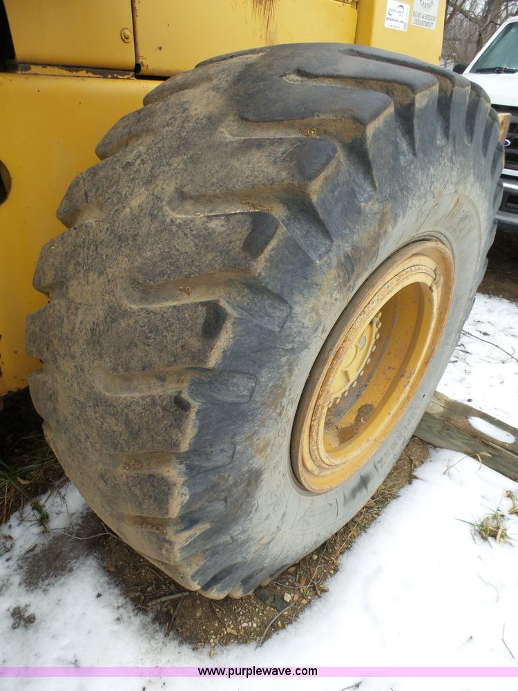 image for item J7372 Case 821 wheel loader