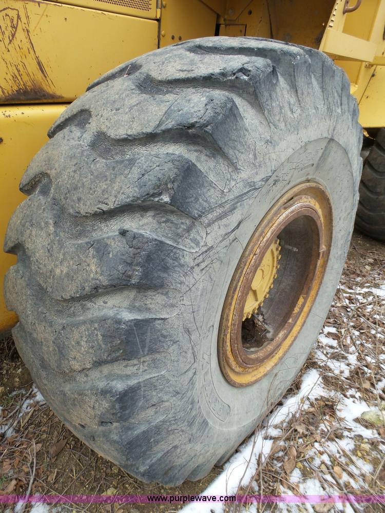 image for item J7372 Case 821 wheel loader