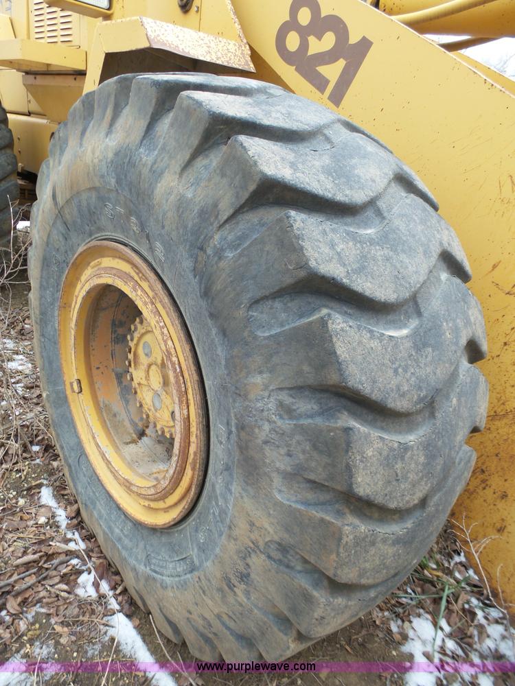 image for item J7372 Case 821 wheel loader