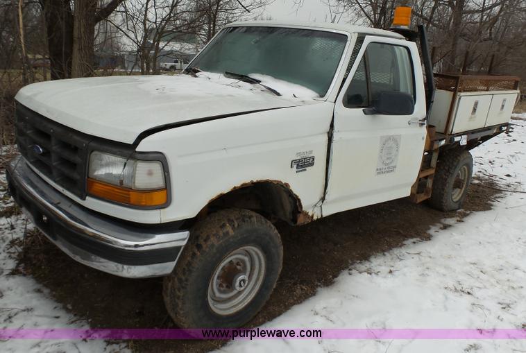 image for item J7373 1994 Ford F250 XL HD flatbed pickup truck