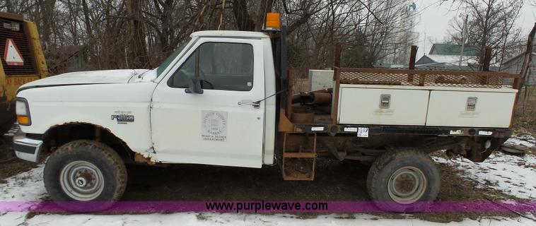 image for item J7373 1994 Ford F250 XL HD flatbed pickup truck