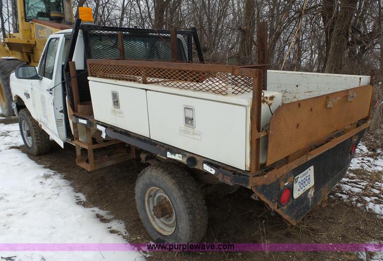 image for item J7373 1994 Ford F250 XL HD flatbed pickup truck