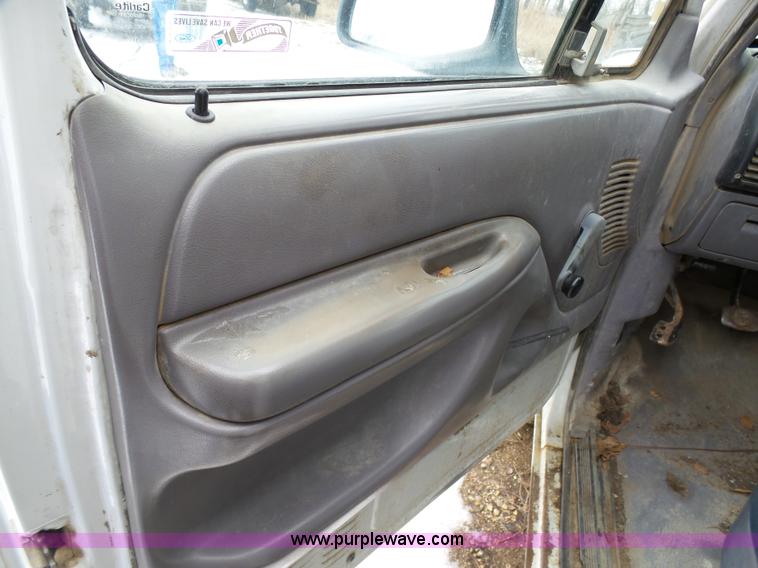 image for item J7373 1994 Ford F250 XL HD flatbed pickup truck