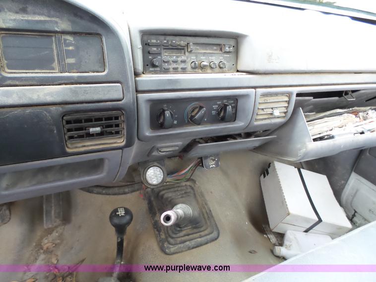 image for item J7373 1994 Ford F250 XL HD flatbed pickup truck