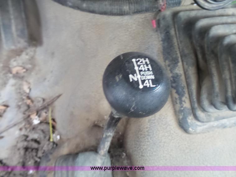 image for item J7373 1994 Ford F250 XL HD flatbed pickup truck