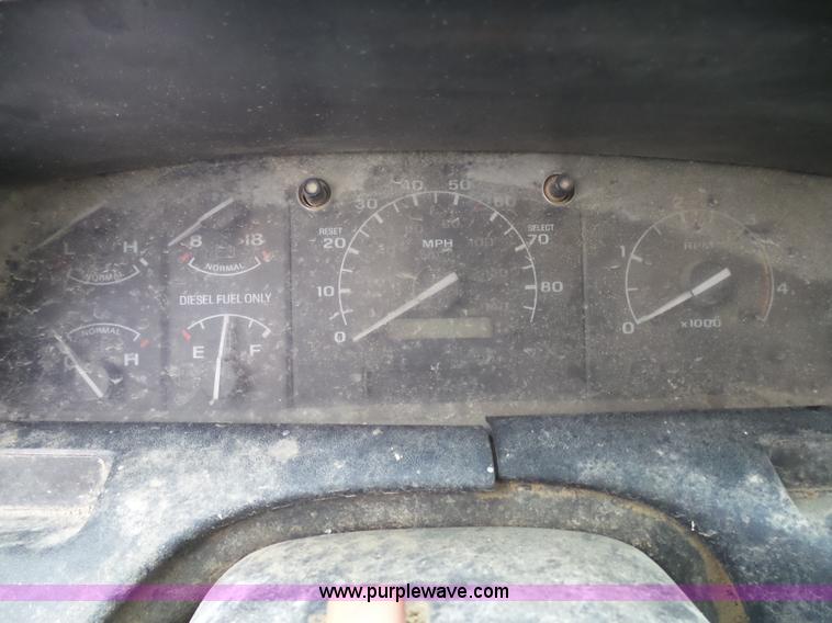 image for item J7373 1994 Ford F250 XL HD flatbed pickup truck