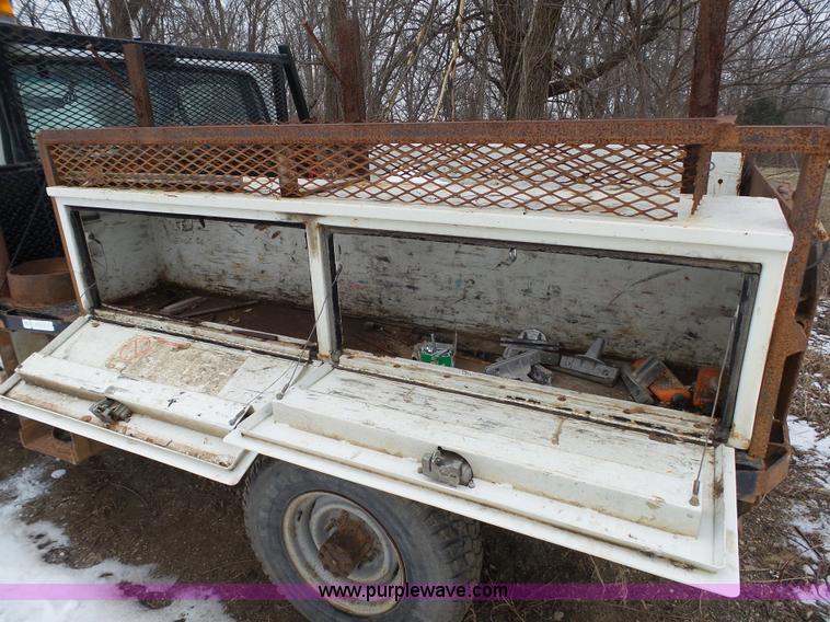 image for item J7373 1994 Ford F250 XL HD flatbed pickup truck