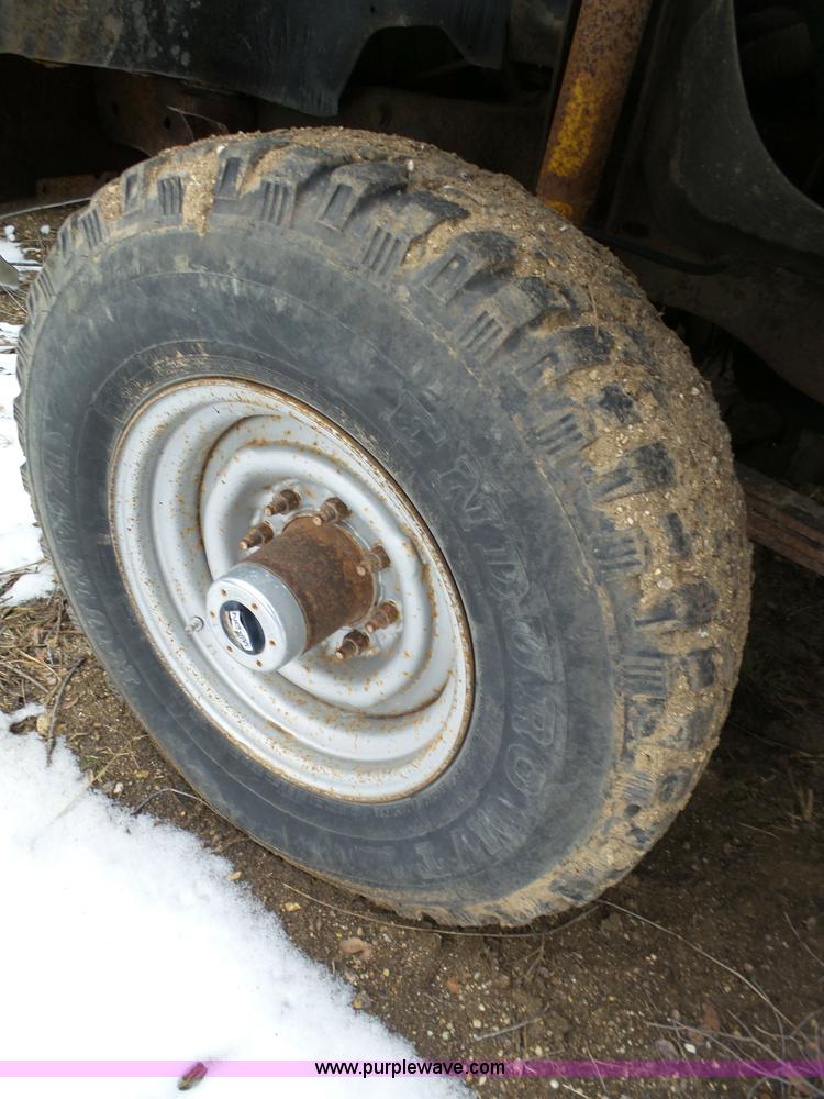 image for item J7373 1994 Ford F250 XL HD flatbed pickup truck