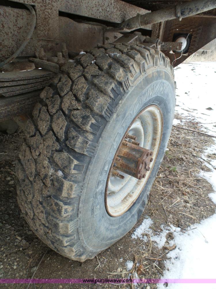 image for item J7373 1994 Ford F250 XL HD flatbed pickup truck