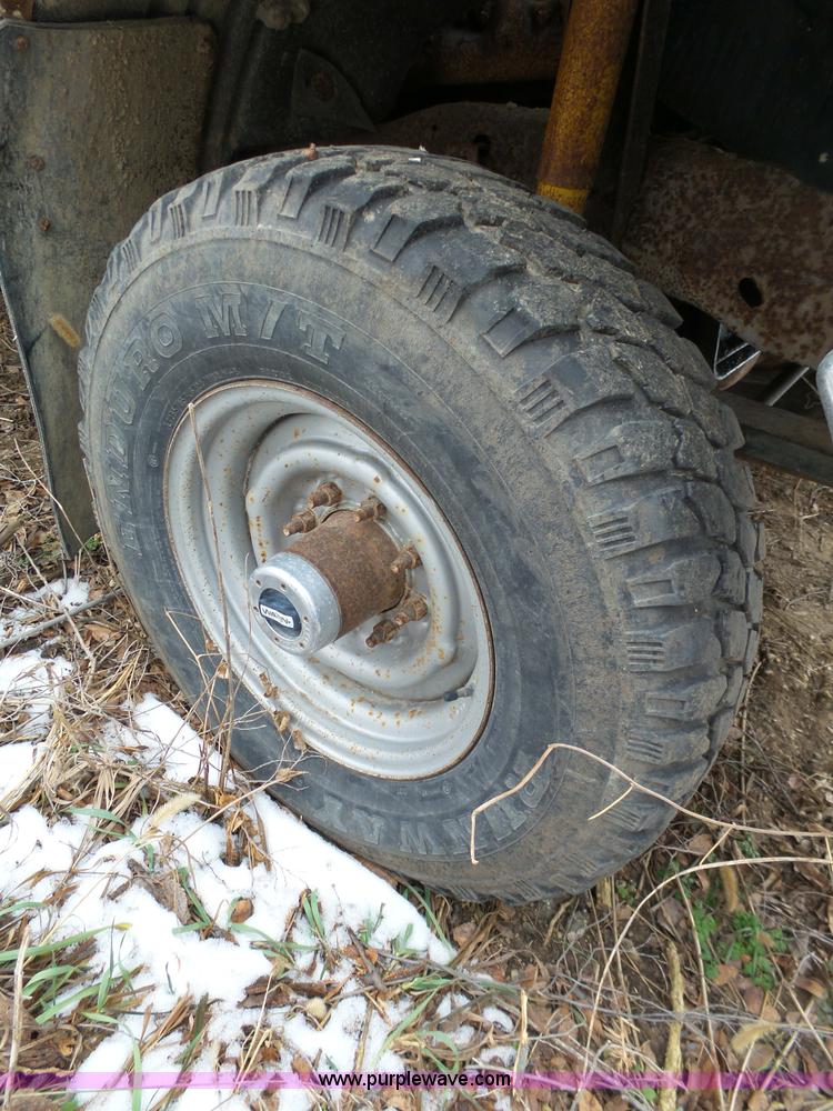 image for item J7373 1994 Ford F250 XL HD flatbed pickup truck