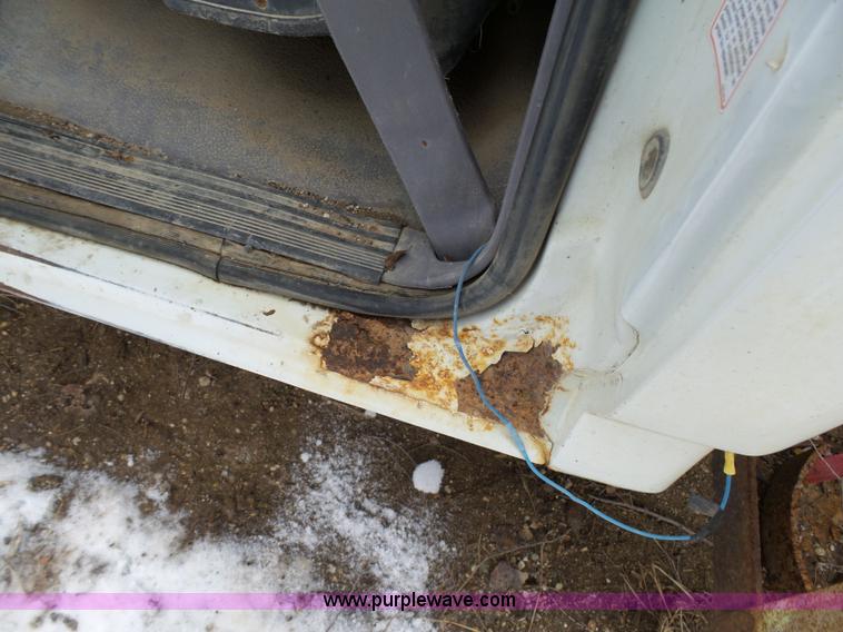 image for item J7373 1994 Ford F250 XL HD flatbed pickup truck