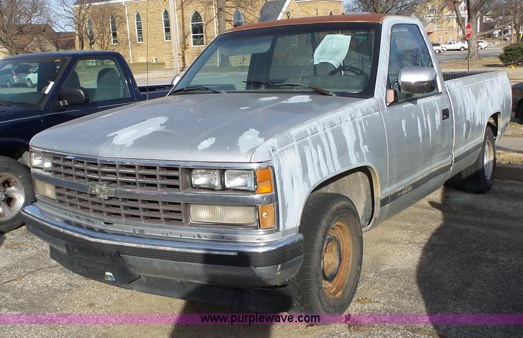 image for item J7645 1989 Chevrolet 1500 pickup truck