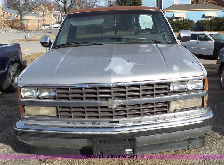 image for item J7645 1989 Chevrolet 1500 pickup truck