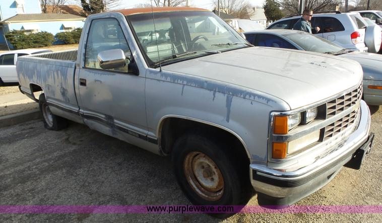 image for item J7645 1989 Chevrolet 1500 pickup truck