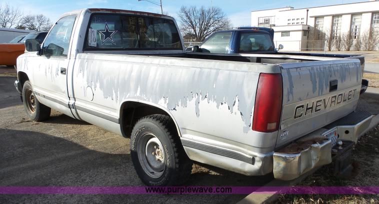 image for item J7645 1989 Chevrolet 1500 pickup truck