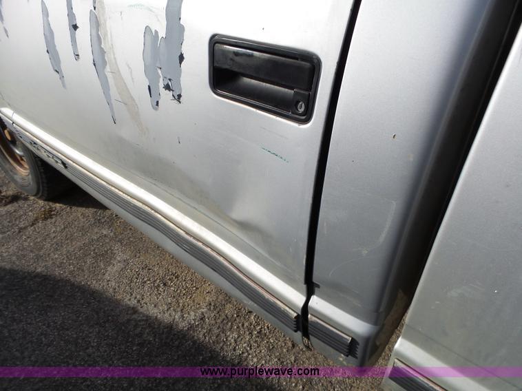 image for item J7645 1989 Chevrolet 1500 pickup truck