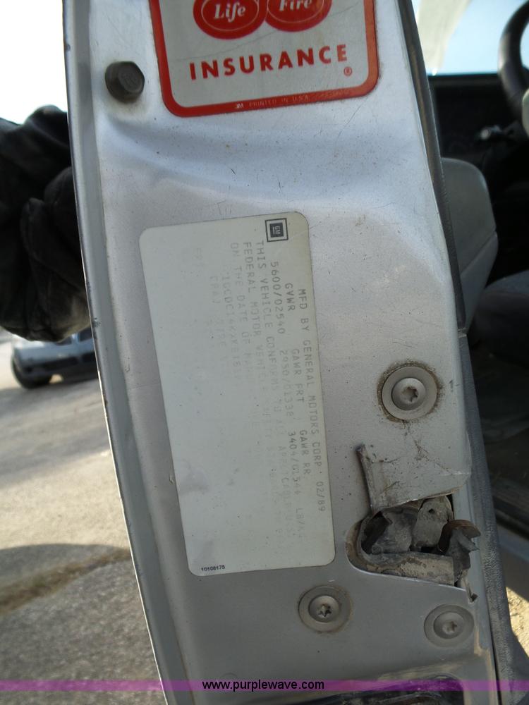 image for item J7645 1989 Chevrolet 1500 pickup truck