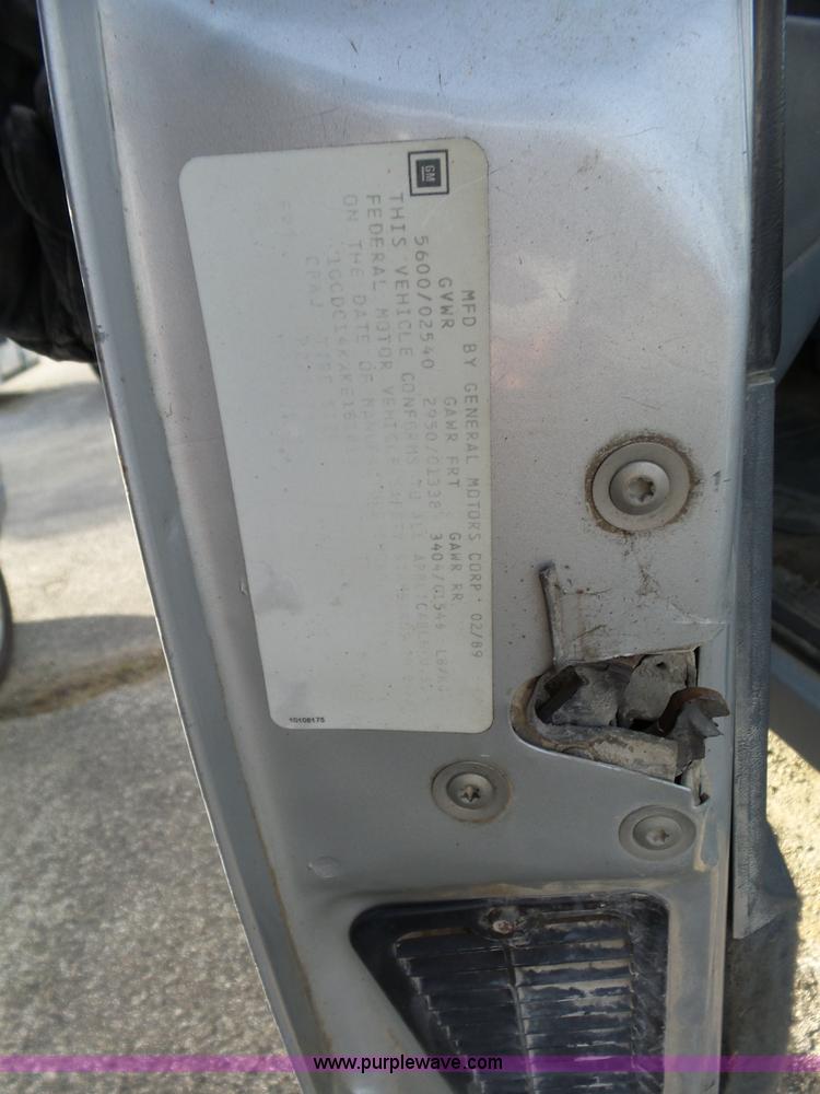 image for item J7645 1989 Chevrolet 1500 pickup truck