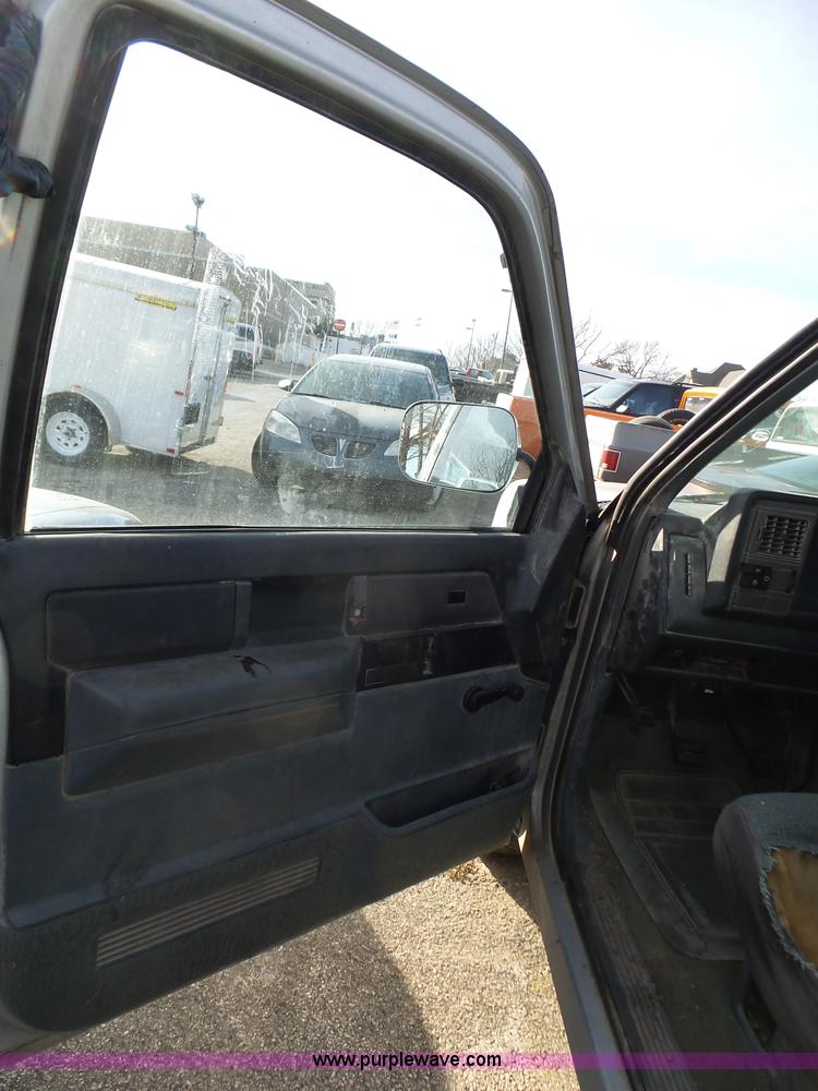 image for item J7645 1989 Chevrolet 1500 pickup truck