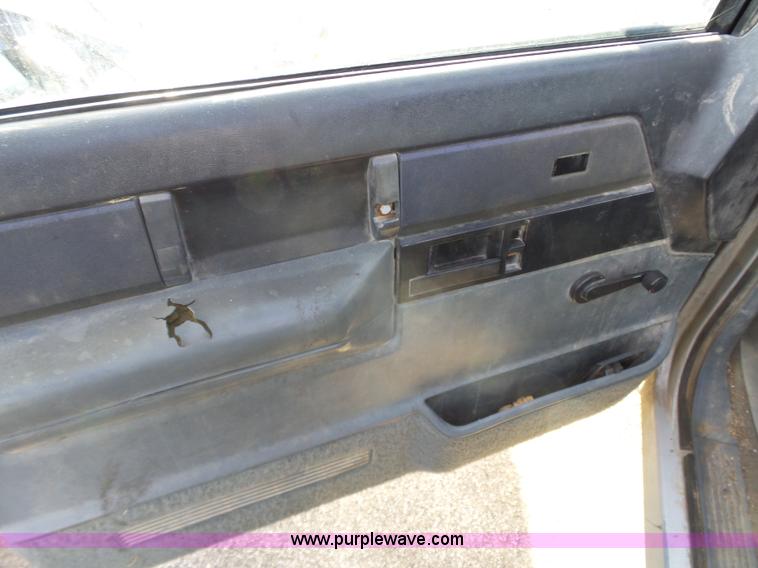 image for item J7645 1989 Chevrolet 1500 pickup truck