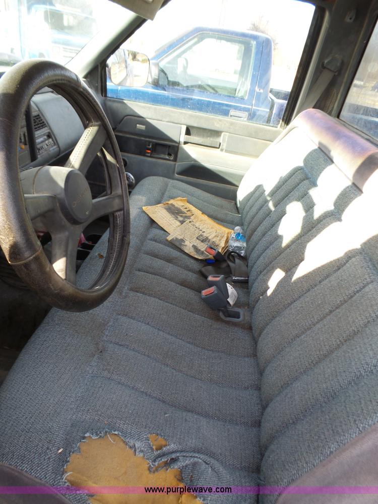image for item J7645 1989 Chevrolet 1500 pickup truck