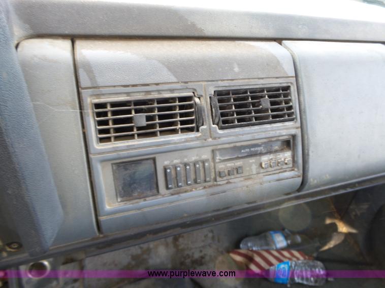 image for item J7645 1989 Chevrolet 1500 pickup truck