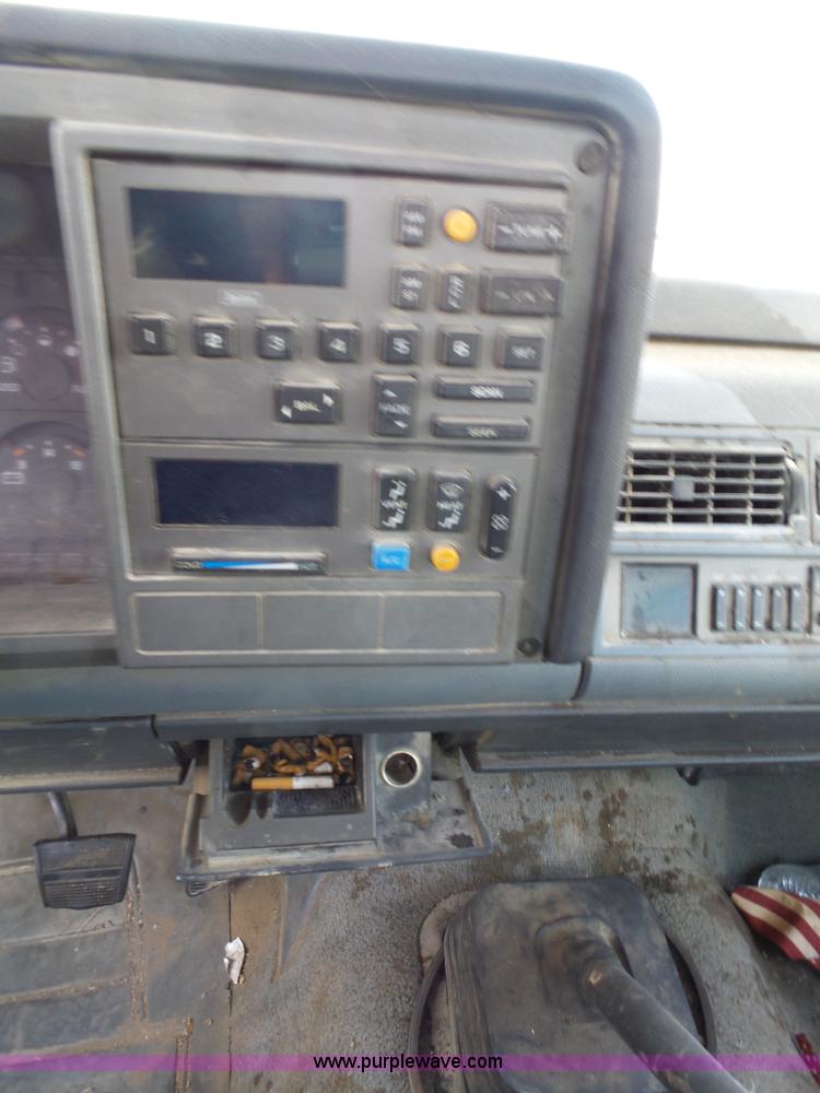 image for item J7645 1989 Chevrolet 1500 pickup truck