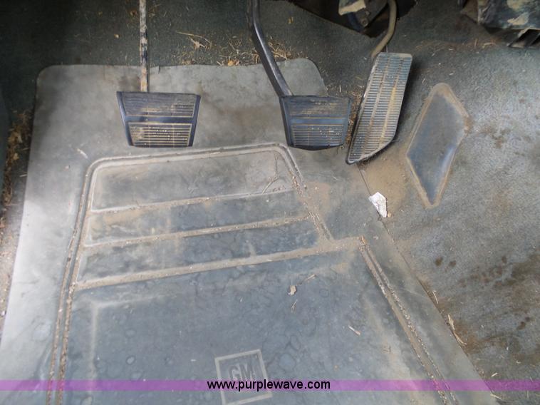 image for item J7645 1989 Chevrolet 1500 pickup truck