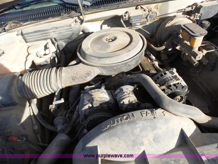 image for item J7645 1989 Chevrolet 1500 pickup truck