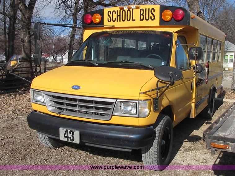 image for item J7662 1995 Ford Econoline E350 school bus