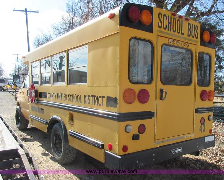 image for item J7662 1995 Ford Econoline E350 school bus