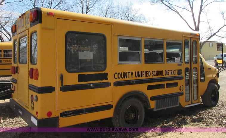 image for item J7662 1995 Ford Econoline E350 school bus