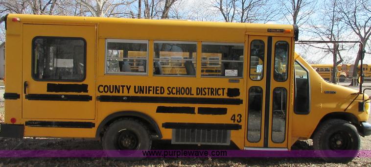 image for item J7662 1995 Ford Econoline E350 school bus