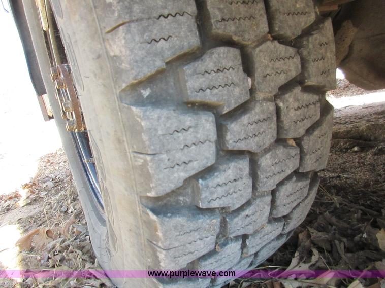 image for item J7662 1995 Ford Econoline E350 school bus