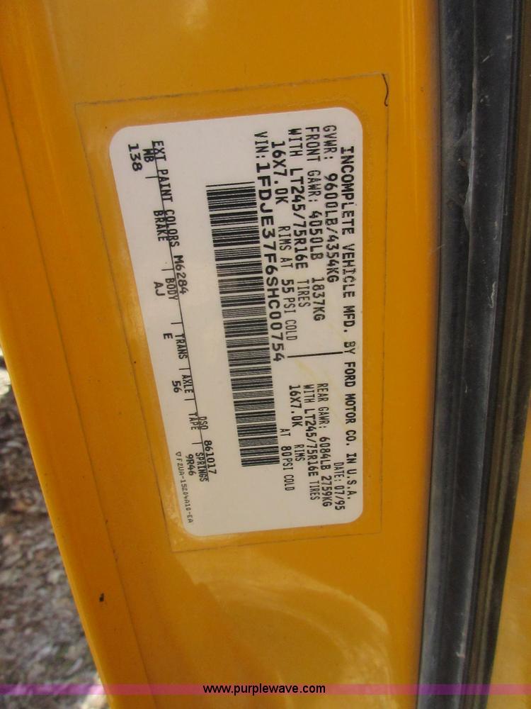 image for item J7662 1995 Ford Econoline E350 school bus