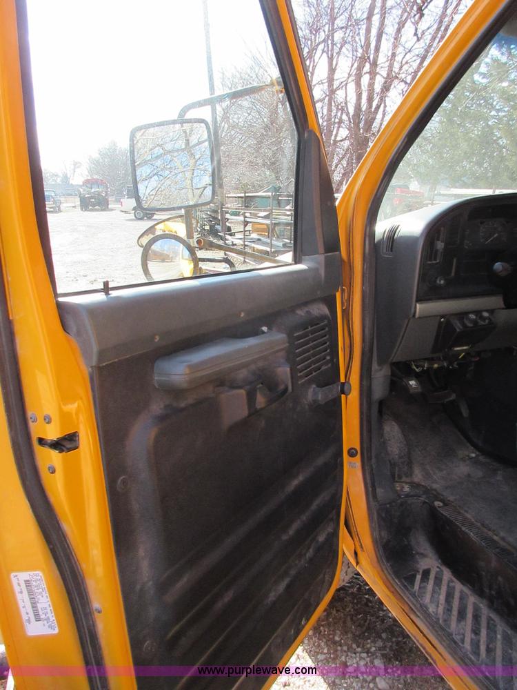 image for item J7662 1995 Ford Econoline E350 school bus