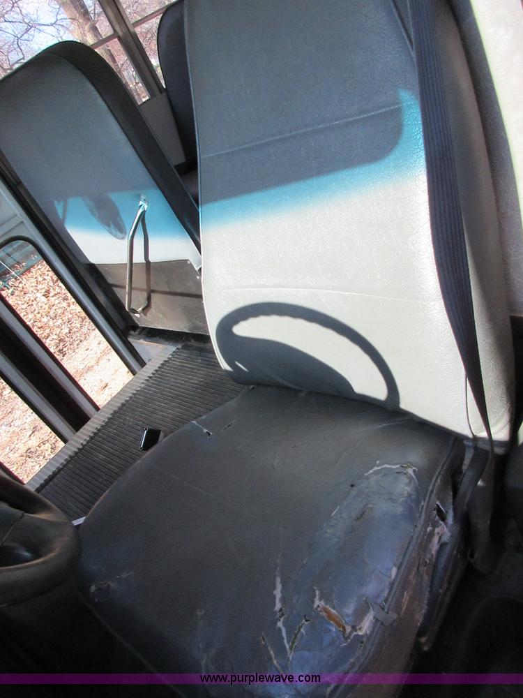 image for item J7662 1995 Ford Econoline E350 school bus