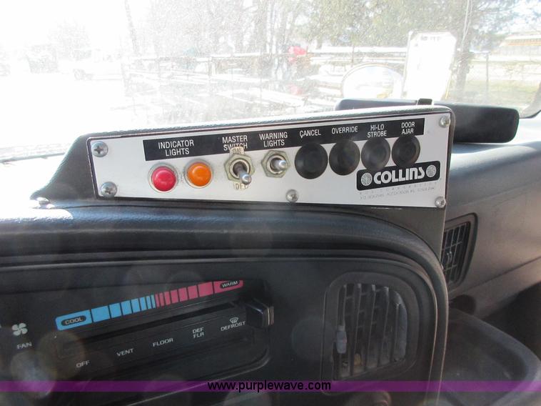 image for item J7662 1995 Ford Econoline E350 school bus