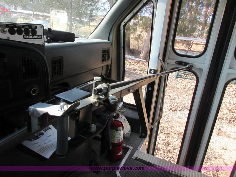 image for item J7662 1995 Ford Econoline E350 school bus