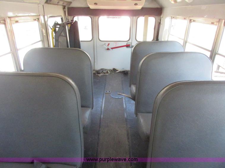 image for item J7662 1995 Ford Econoline E350 school bus