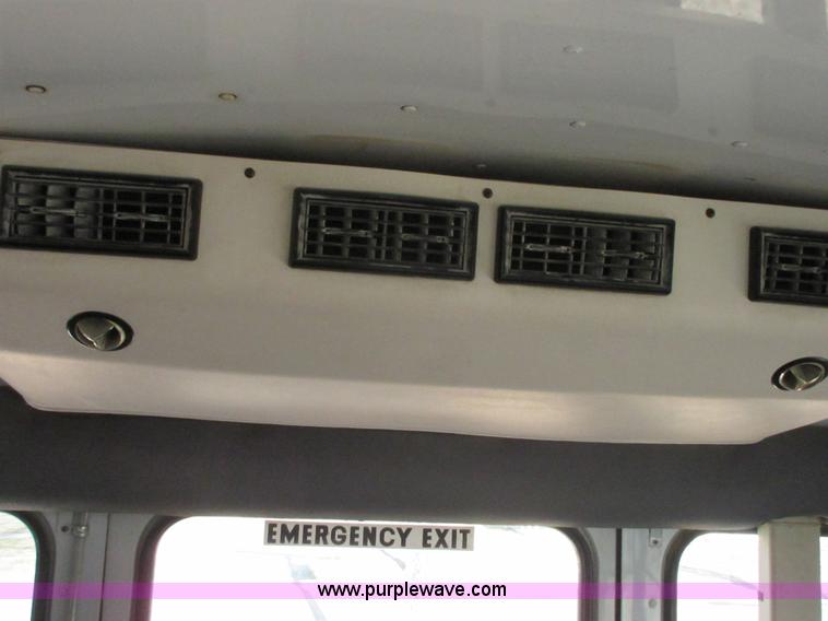 image for item J7662 1995 Ford Econoline E350 school bus